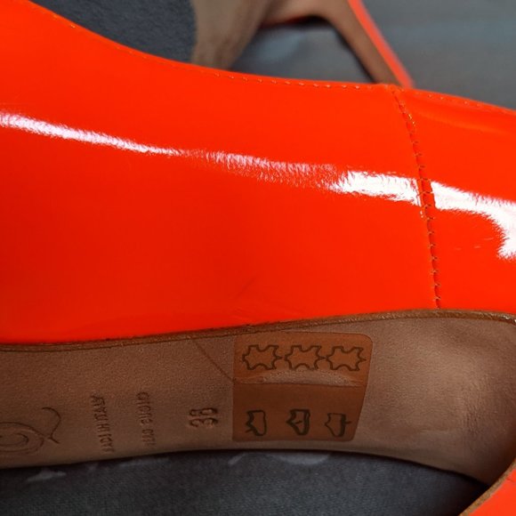 EUC (W36) - McQUEEN Neon Orange Pump - Picture 11 of 11
